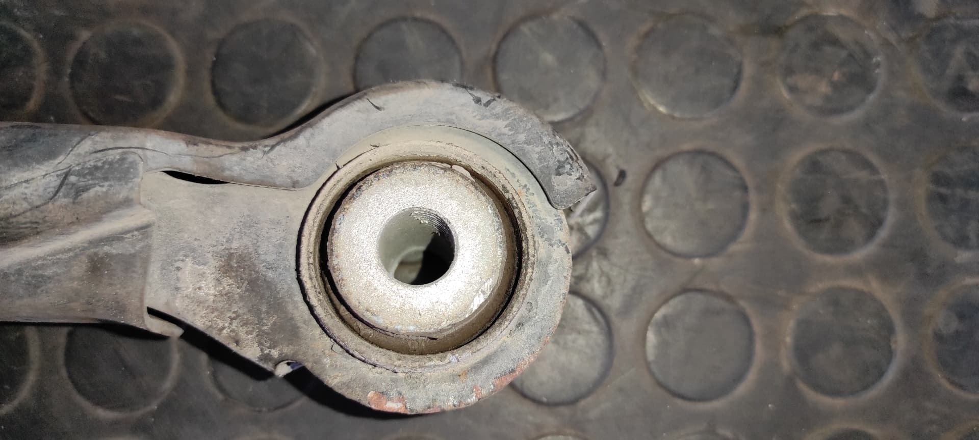 Recambio de BRAZO IZQUIERDO INFERIOR TRASERO para MERCEDES-BENZ CLASE C (W204) BERLINA 2.2 CDI CAT OM646811 referencia OEM IAM A2043521488   - BLANCO 2