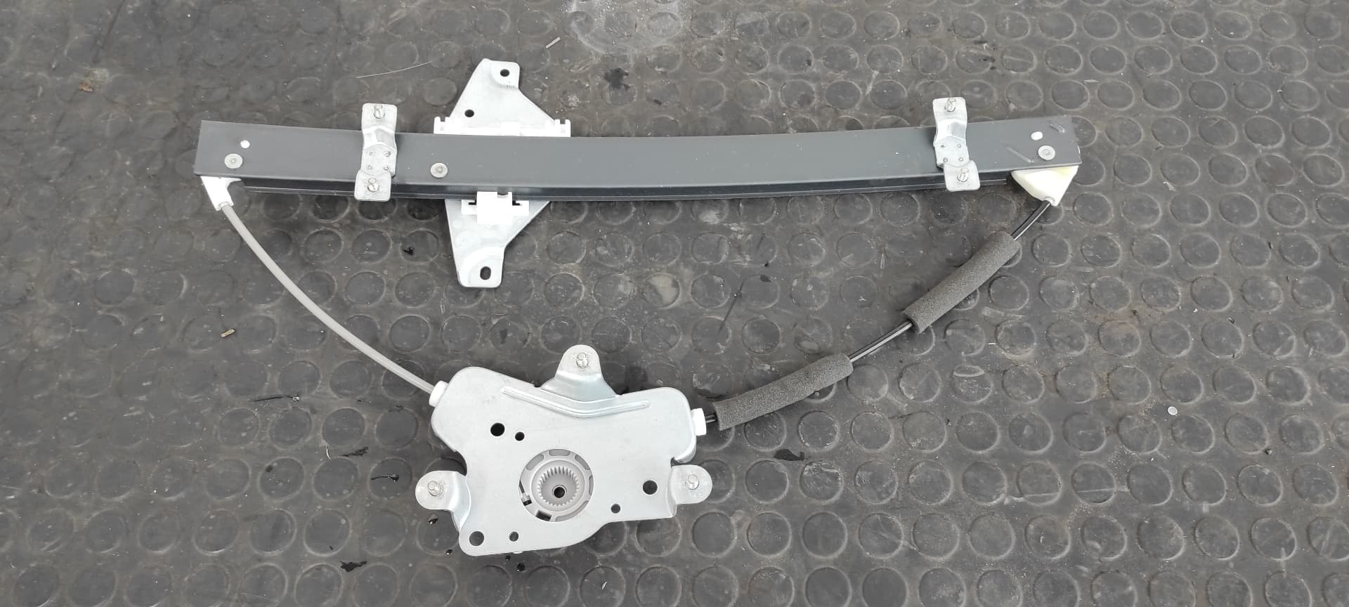 Recambio de ELEVALUNAS TRASERO IZQUIERDO para SSANGYONG KYRON referencia OEM IAM 7333008000