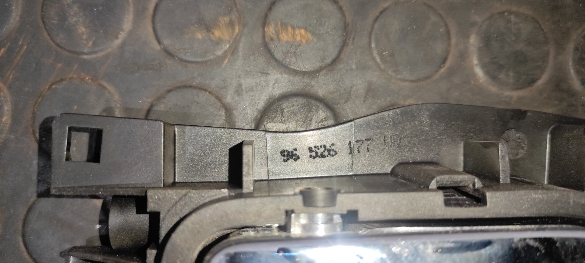 Recambio de MANETA INTERIOR TRASERA DERECHA para PEUGEOT 407 ST Confort RHR referencia OEM IAM 96526177   - BLANCO 2