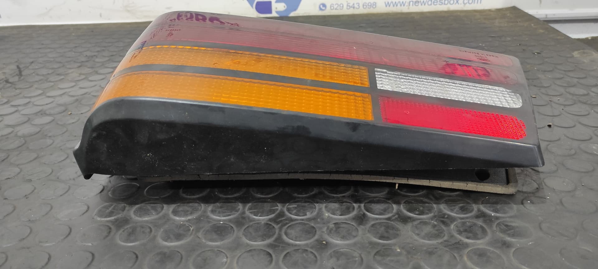 Recambio de PILOTO TRASERO DERECHO para FORD ORION CL F6F referencia OEM IAM 86AG13A602   - GRIS 6