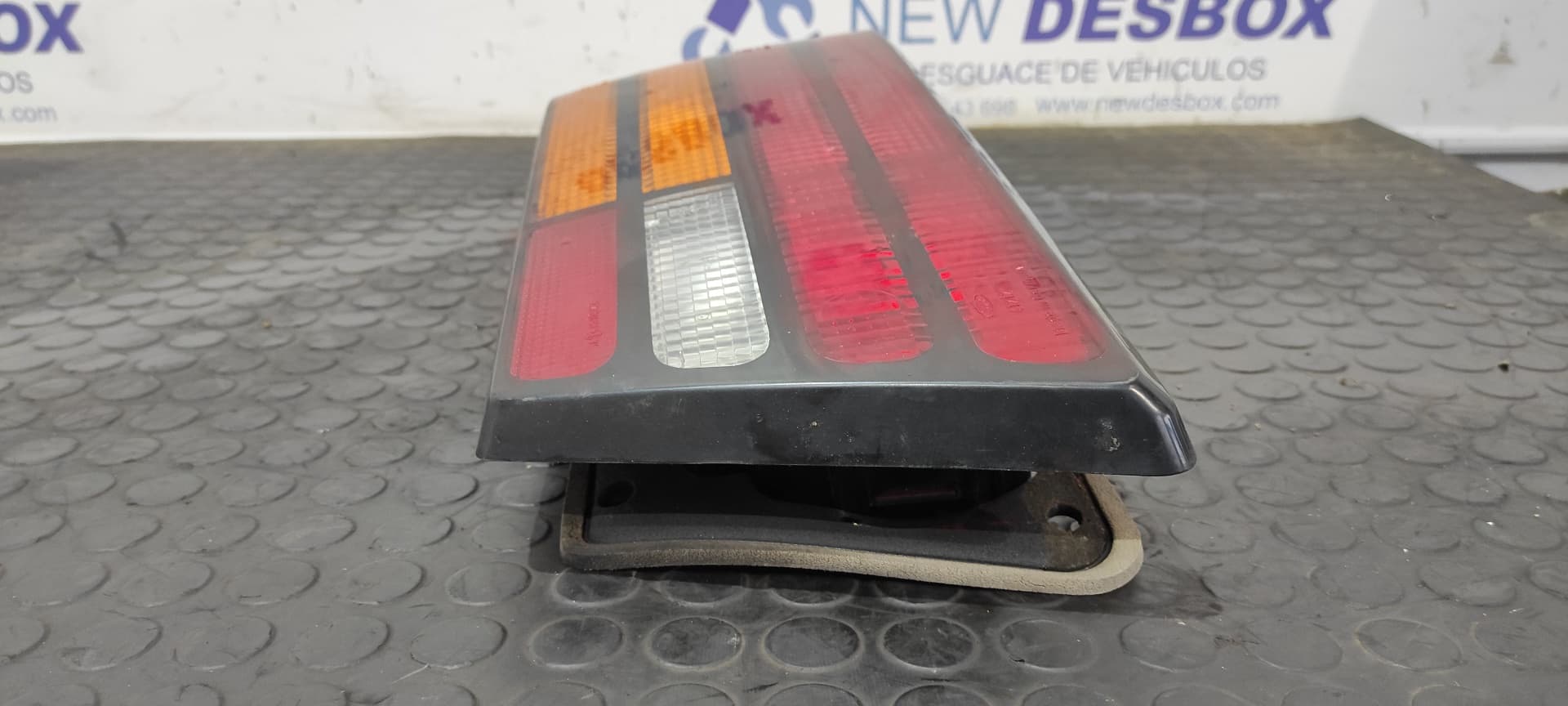Recambio de PILOTO TRASERO DERECHO para FORD ORION CL F6F referencia OEM IAM 86AG13A602   - GRIS 8