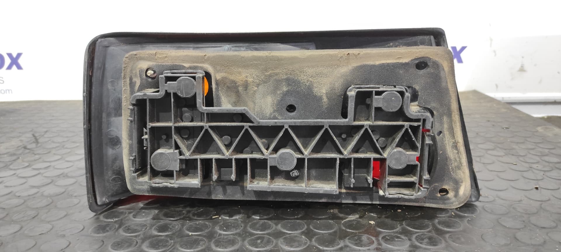 Recambio de PILOTO TRASERO DERECHO para FORD ORION CL F6F referencia OEM IAM 86AG13A602   - GRIS 2