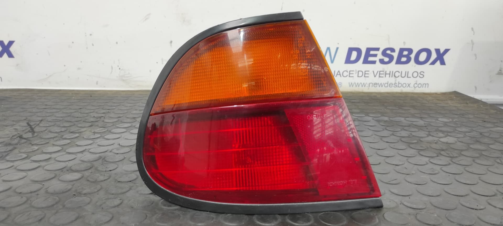 Recambio de PILOTO TRASERO IZQUIERDO para NISSAN ALMERA (N15) GX GA16 referencia OEM IAM 12VL   - BLANCO