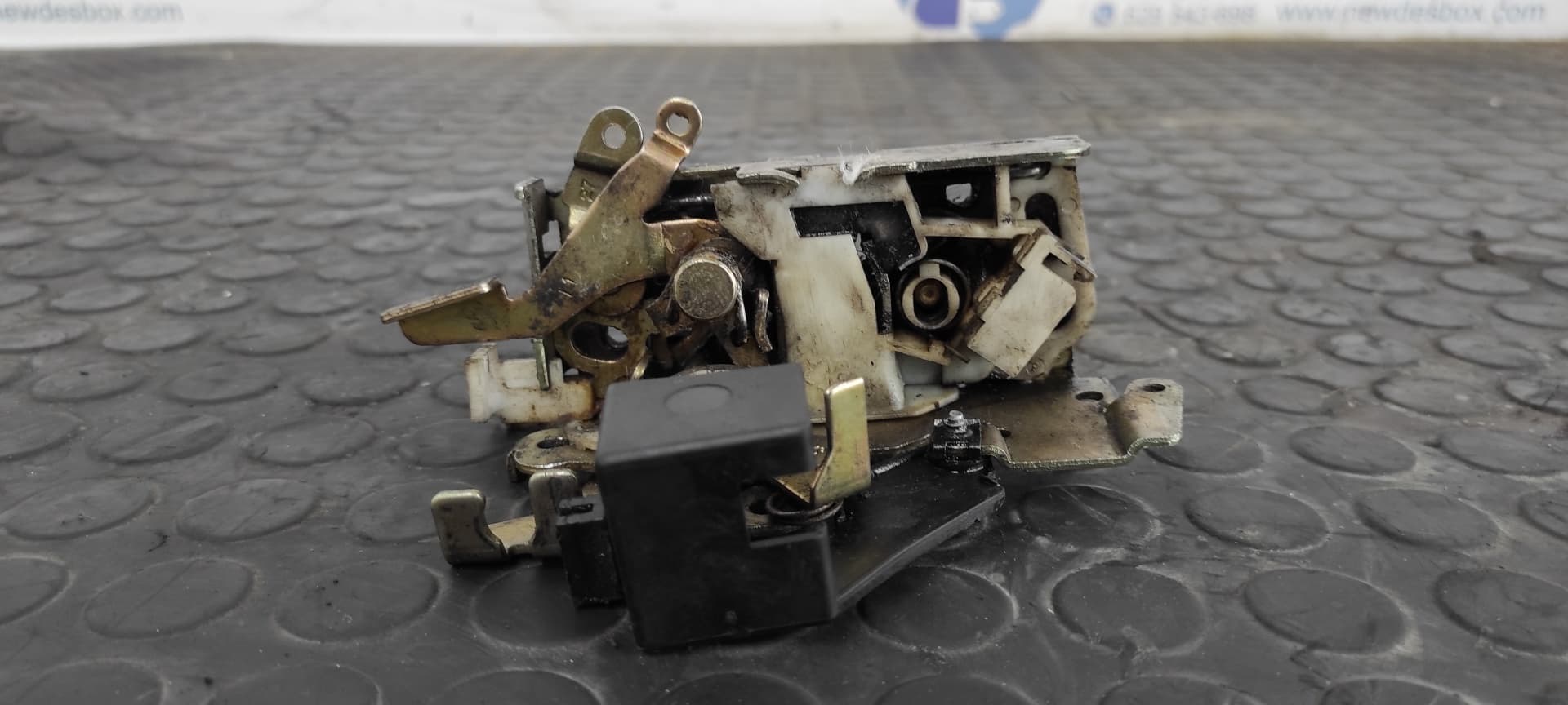 Recambio de CERRADURA PUERTA DELANTERA IZQUIERDA para VOLKSWAGEN LT CAJA ABIERTA (MOD. 1997) LT  28  Caja abierta ATA referencia OEM IAM A9017201035   - BLANCO 4
