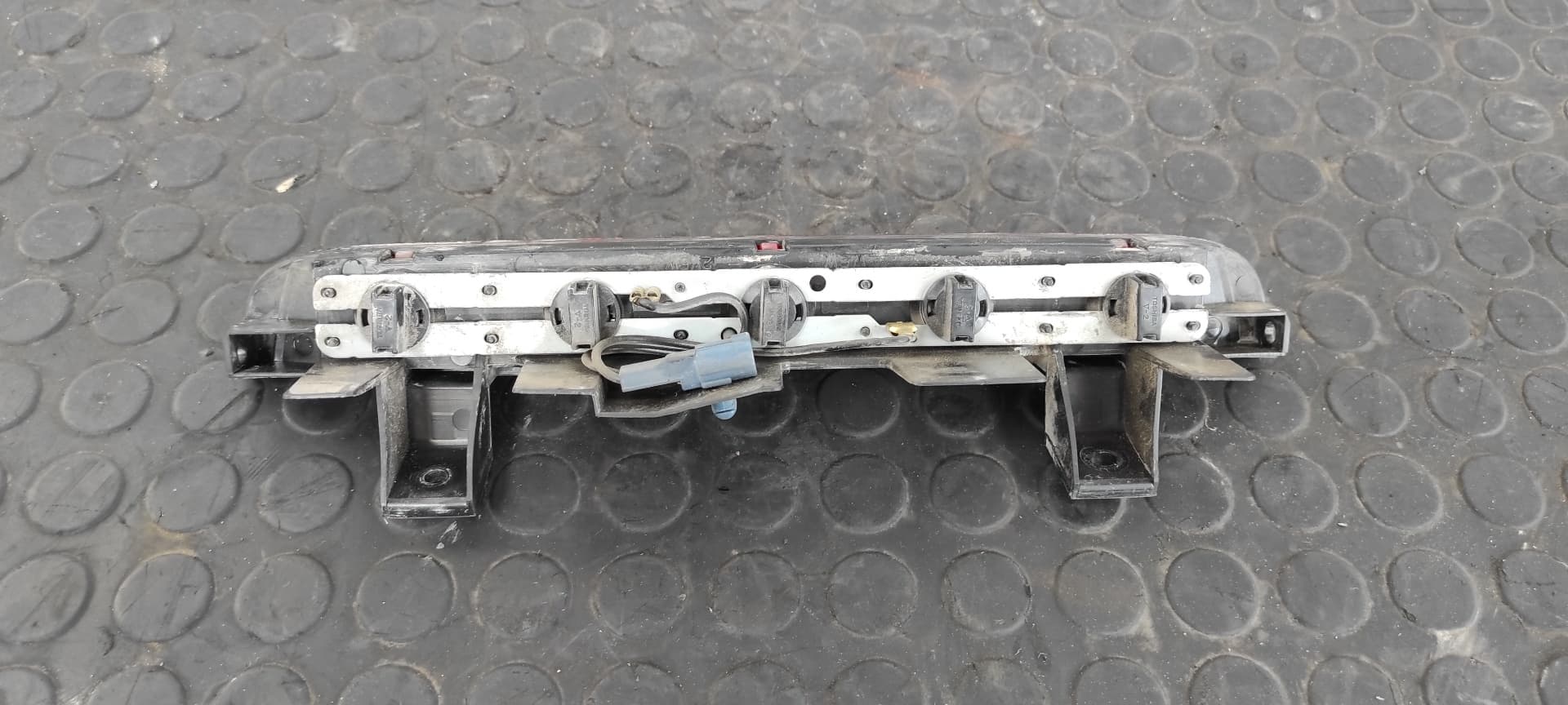 Recambio de LUZ CENTRAL DE FRENO para SUZUKI GRAND VITARA 3 PUERTAS SQ (GT) 2.0 TD Básico RHW referencia OEM IAM 3581065D0   - GRIS 2