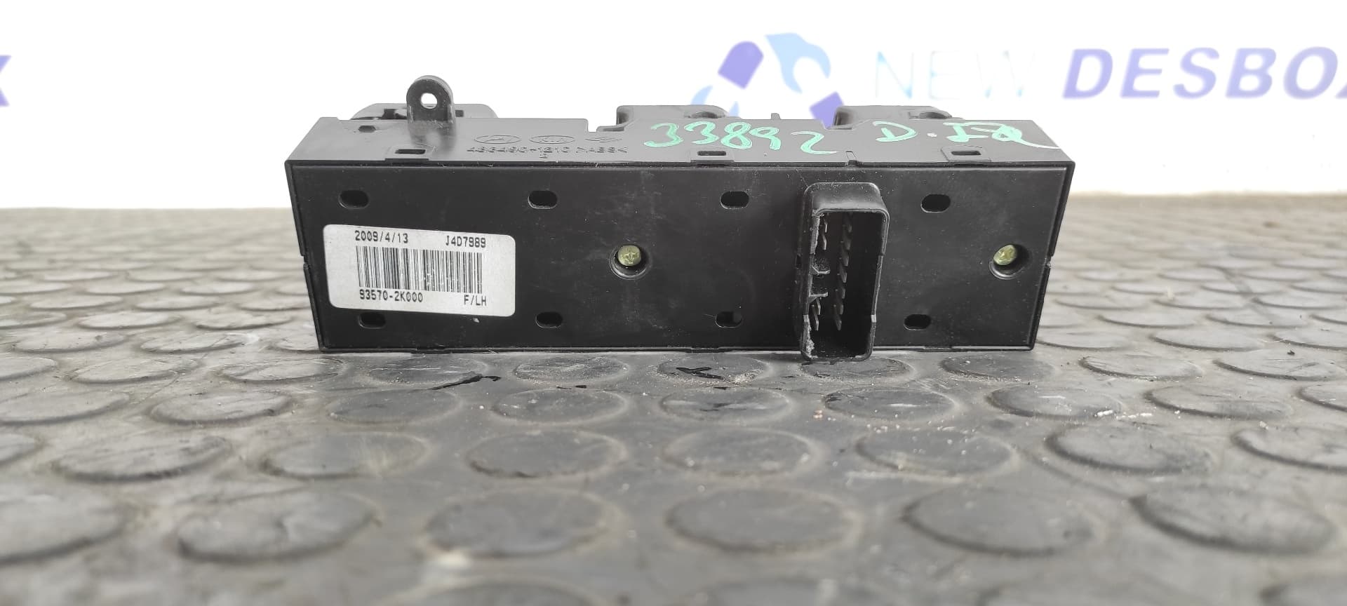 Recambio de MANDO ELEVALUNAS DELANTERO IZQUIERDO para KIA SOUL 1.6 CRDi CAT D4FB referencia OEM IAM 4864901210   - BLANCO 3