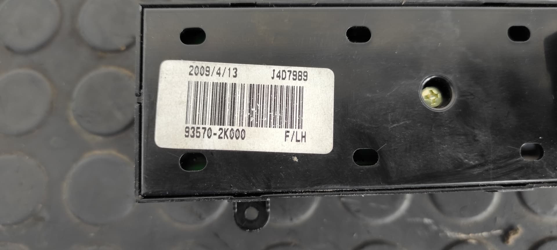 Recambio de MANDO ELEVALUNAS DELANTERO IZQUIERDO para KIA SOUL 1.6 CRDi CAT D4FB referencia OEM IAM 4864901210   - BLANCO 5