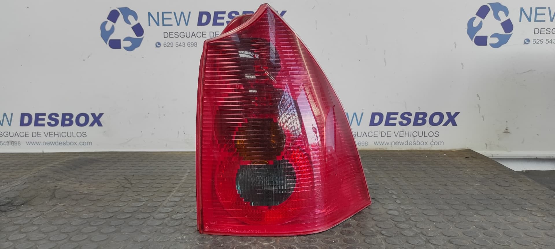 Recambio de PILOTO TRASERO DERECHO para PEUGEOT 307 BREAK / SW (S1) BREAK XS 9HYDV6TED4 referencia OEM IAM 26674T0206   - GRIS