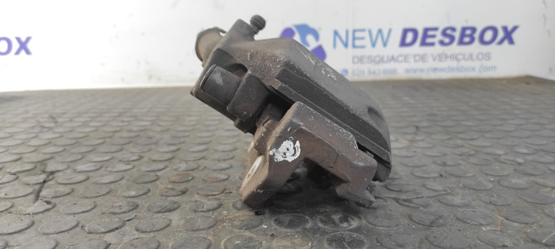 Recambio de PINZA DE FRENO DELANTERA IZQUIERDA para FORD TOURNEO CONNECT (TC7) Kombi Corta (2009->) R3PA referencia OEM IAM D1   - BLANCO 2