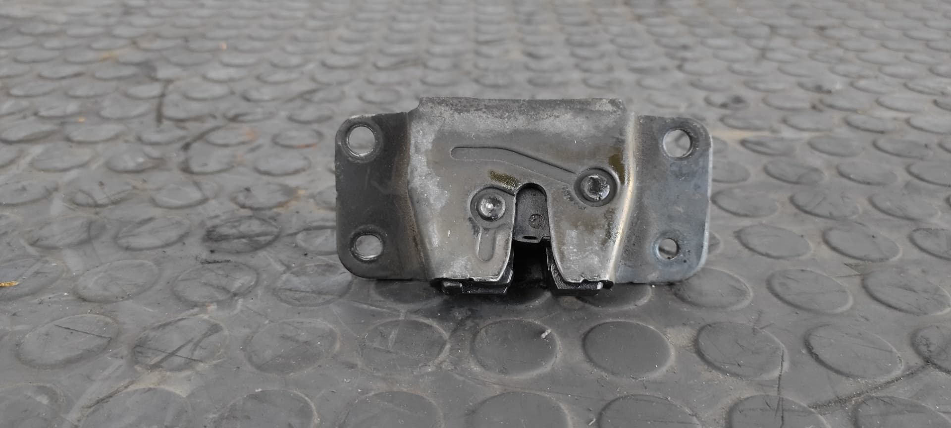 Recambio de CERRADURA MALETERO / PORTON para SSANGYONG REXTON 2.9 TD GLS D/662LA referencia OEM IAM    - PLATA