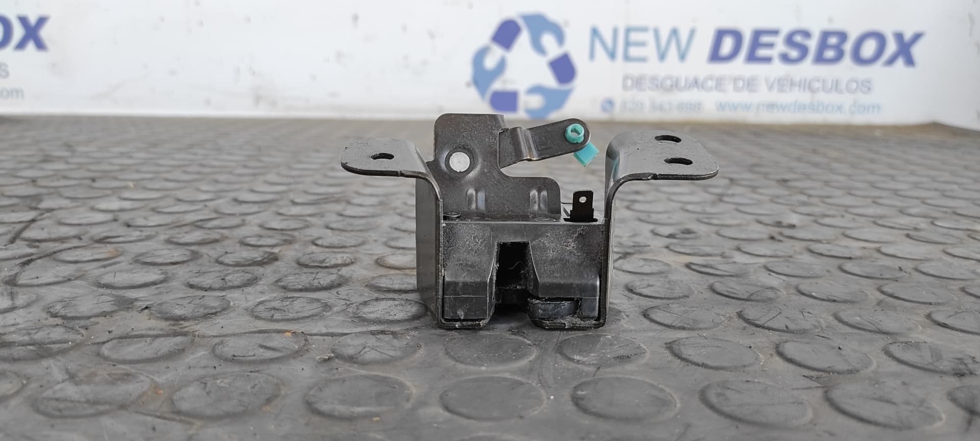 Recambio de CERRADURA MALETERO / PORTON para SSANGYONG REXTON 2.9 TD GLS D/662LA referencia OEM IAM    - PLATA