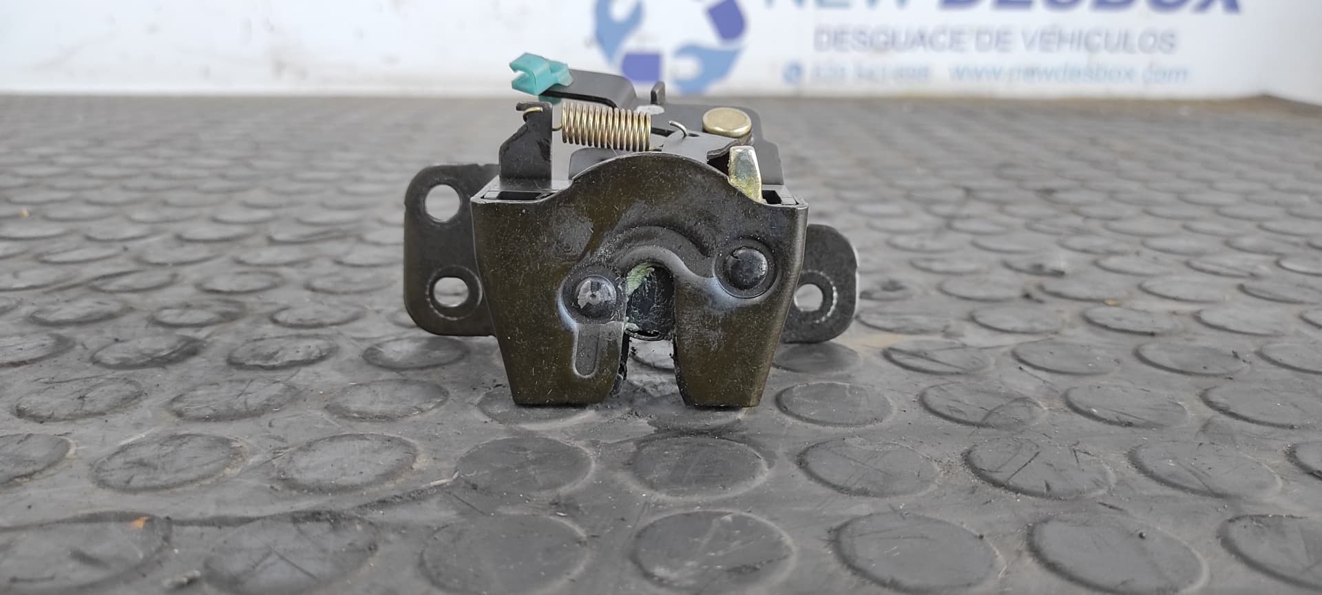 Recambio de CERRADURA MALETERO / PORTON para SSANGYONG REXTON 2.9 TD GLS D/662LA referencia OEM IAM    - PLATA 2