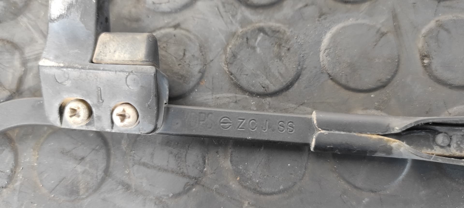 Recambio de BRAZO LIMPIA TRASERO para SSANGYONG REXTON 2.9 TD GLS D/662LA referencia OEM IAM YDPS ZCJ SS   - PLATA 2