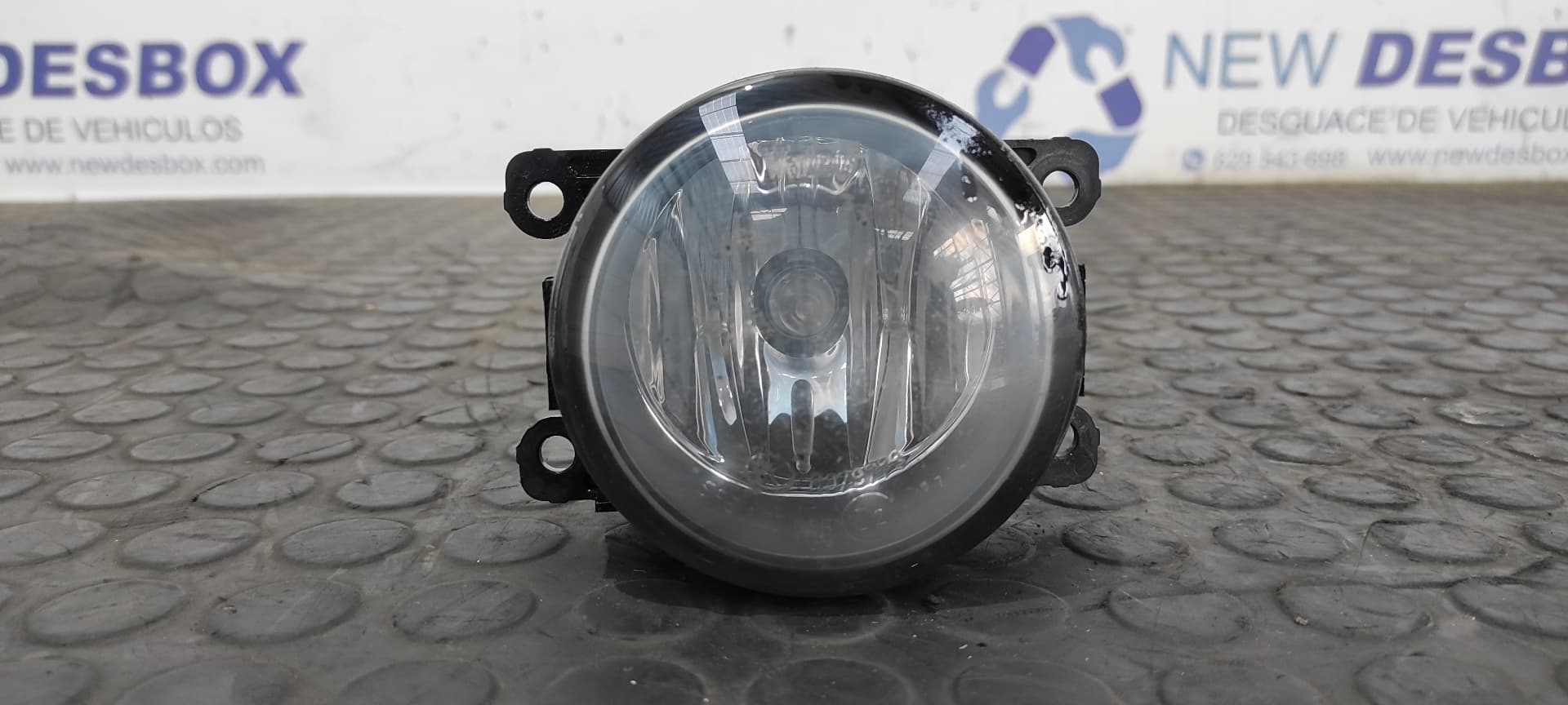 Recambio de FARO ANTINIEBLA DERECHO para RENAULT MEGANE III BERLINA 5 P GT-Style H5F 4A referencia OEM IAM 8200074008   - BLANCO