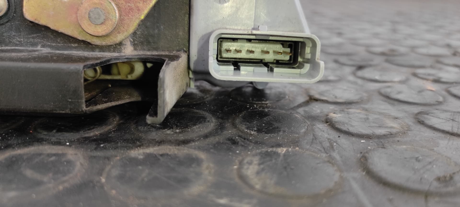 Recambio de CERRADURA PUERTA TRASERA DERECHA para CITROEN C5 BERLINA RLZEW10D referencia OEM IAM    - GRIS 4