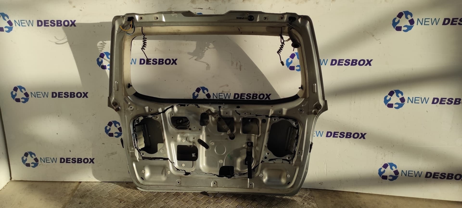 Recambio de PORTON TRASERO para SSANGYONG REXTON D/662LA referencia OEM IAM 6400108302   - PLATA 4