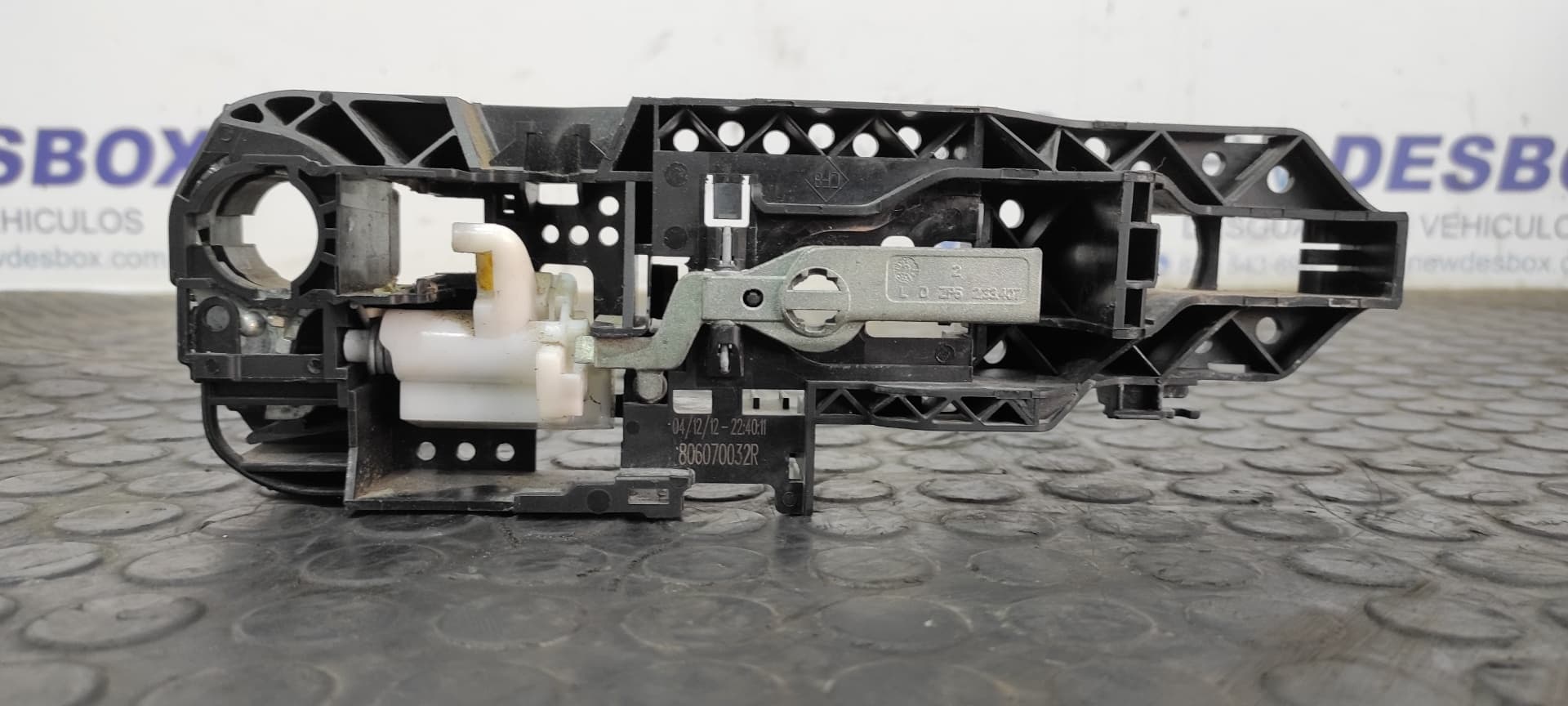 Recambio de MANETA  TRASERA IZQUIERDA para RENAULT MEGANE III BERLINA 5 P GT-Style H5F 4A referencia OEM IAM 806070032R   - BLANCO