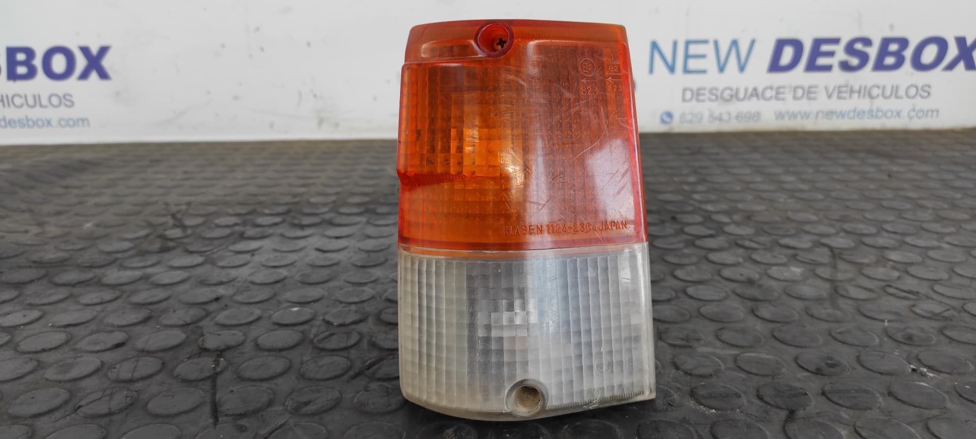 Recambio de PILOTO DELANTERO DERECHO para MITSUBISHI MONTERO (L040) 2500 TD (2-ptas.) 4D56 referencia OEM IAM 1124236R - PLATA