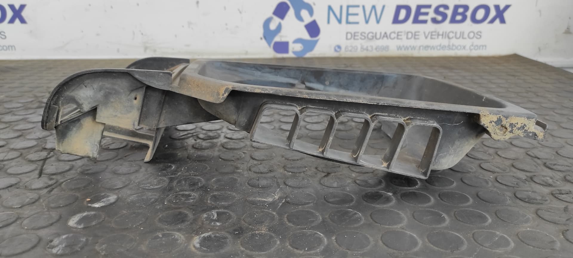 Recambio de SOPORTE FARO DERECHO para MITSUBISHI MONTERO (L040) 2500 TD (2-ptas.) 4D56 referencia OEM IAM    - PLATA 2
