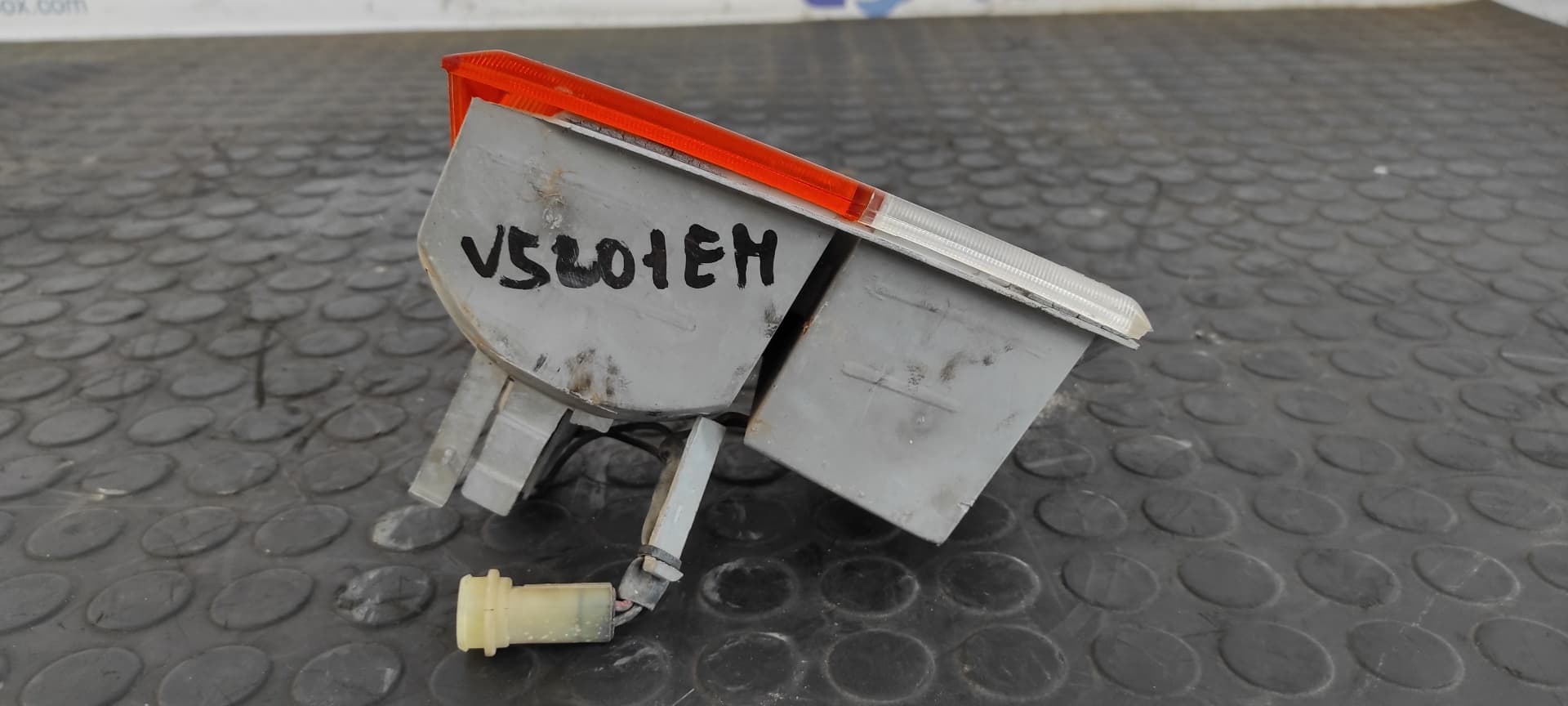 Recambio de PILOTO DELANTERO IZQUIERDO para MITSUBISHI MONTERO (L040) 2500 TD (2-ptas.) 4D56 referencia OEM IAM 1124236L   - PLATA 5