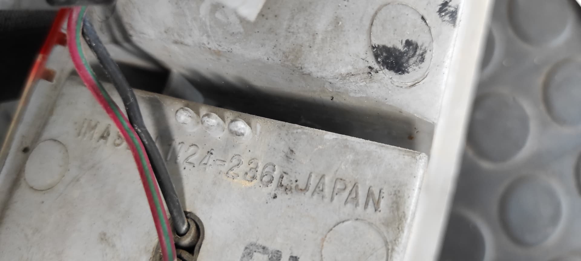 Recambio de PILOTO DELANTERO IZQUIERDO para MITSUBISHI MONTERO (L040) 2500 TD (2-ptas.) 4D56 referencia OEM IAM 1124236L   - PLATA 4