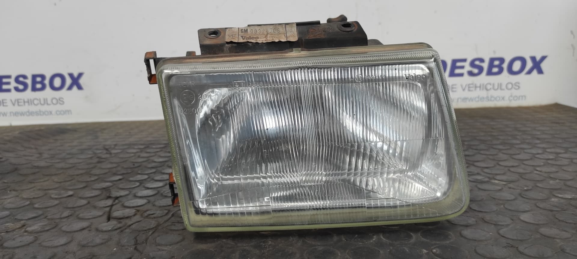 Recambio de FARO DERECHO para OPEL CORSA A Cup X12XE referencia OEM IAM 90320706   - BLANCO