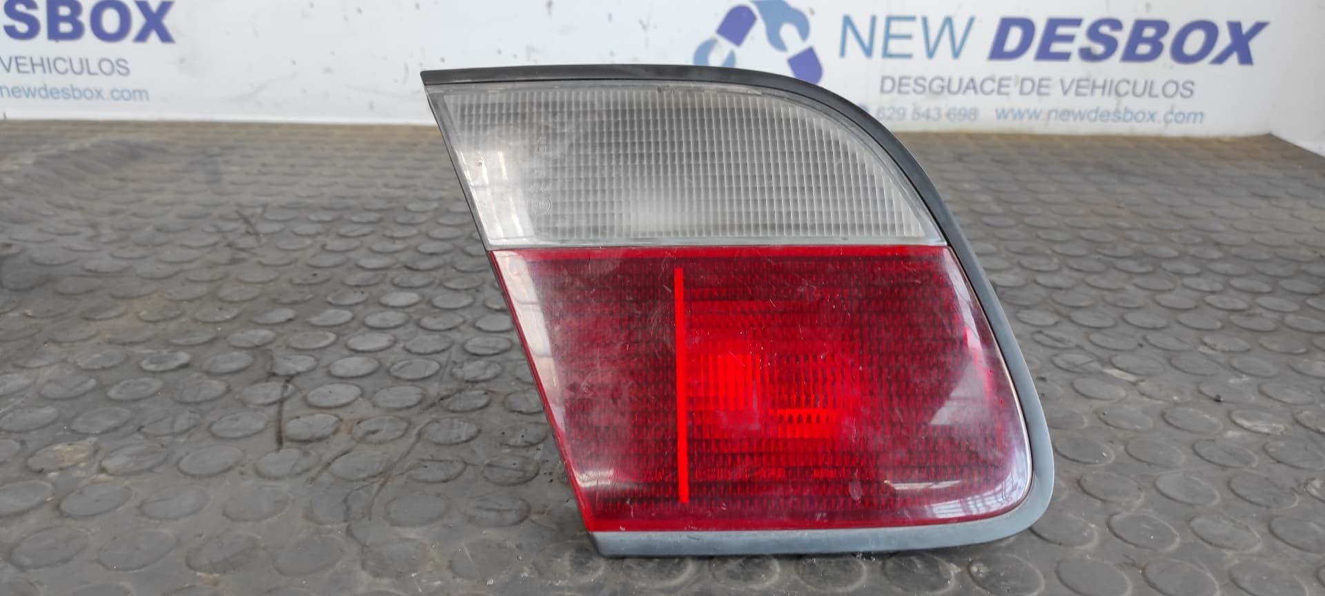 Recambio de PILOTO PORTON IZQUIERDO para NISSAN ALMERA (N15) GX CD20 referencia OEM IAM A06   - VERDE