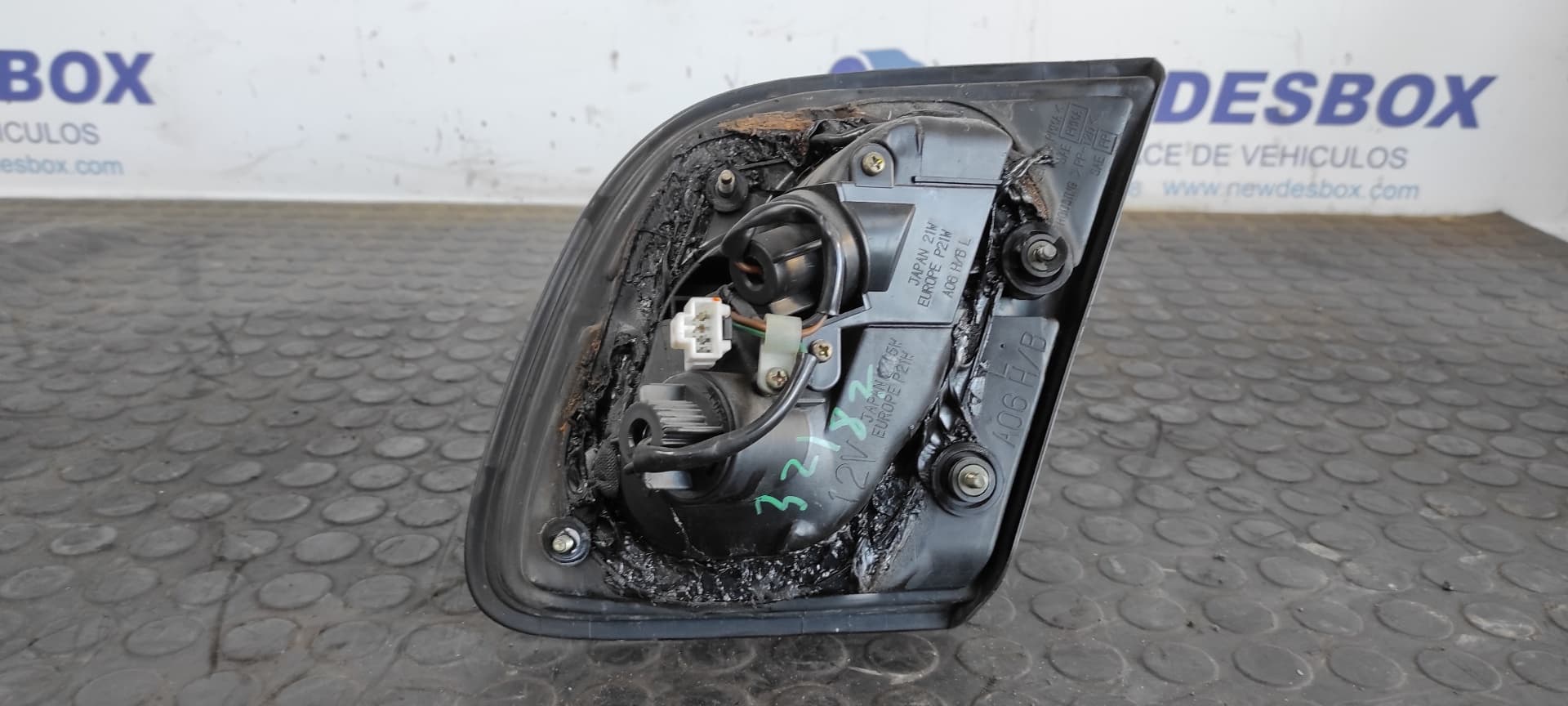 Recambio de PILOTO PORTON IZQUIERDO para NISSAN ALMERA (N15) GX CD20 referencia OEM IAM A06   - VERDE 3