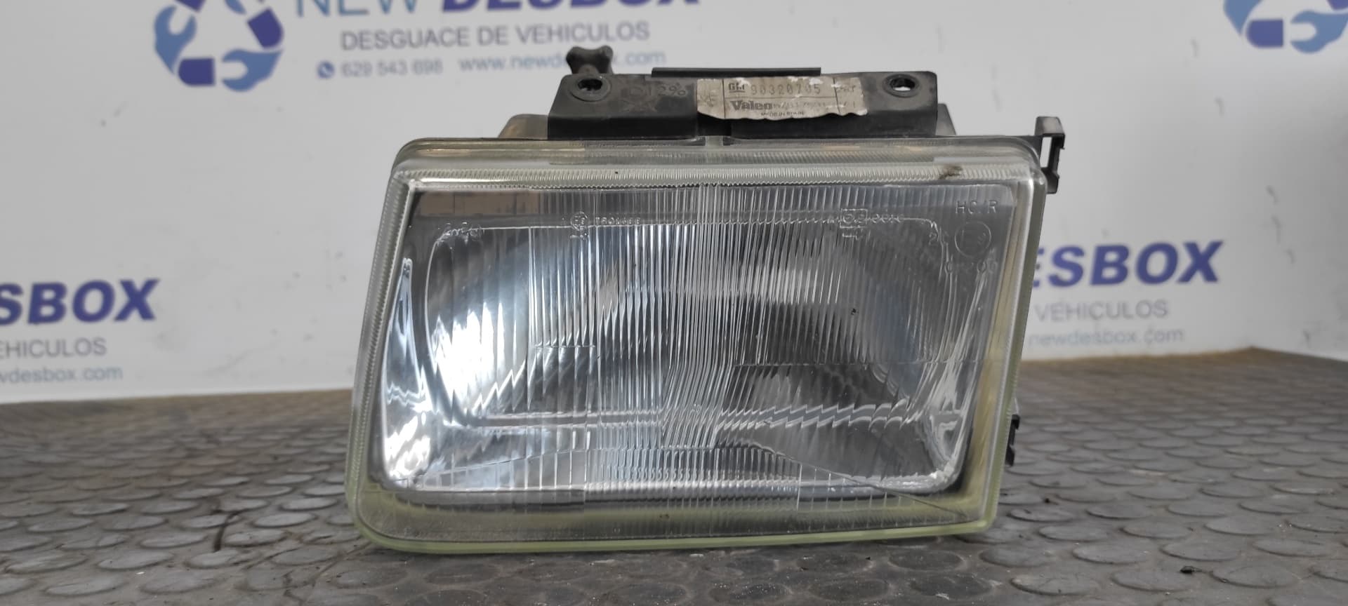 Recambio de FARO IZQUIERDO para OPEL CORSA A Cup X12XE referencia OEM IAM 90320705   - BLANCO