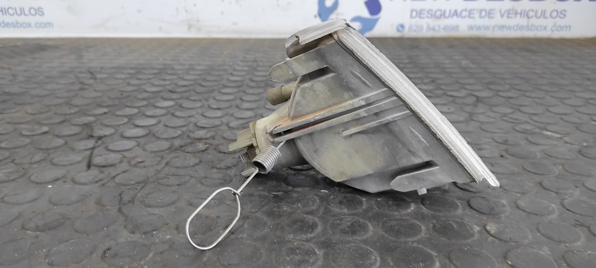 Recambio de PILOTO DELANTERO IZQUIERDO para OPEL CORSA A Cup X12XE referencia OEM IAM 6R01435   - BLANCO 6