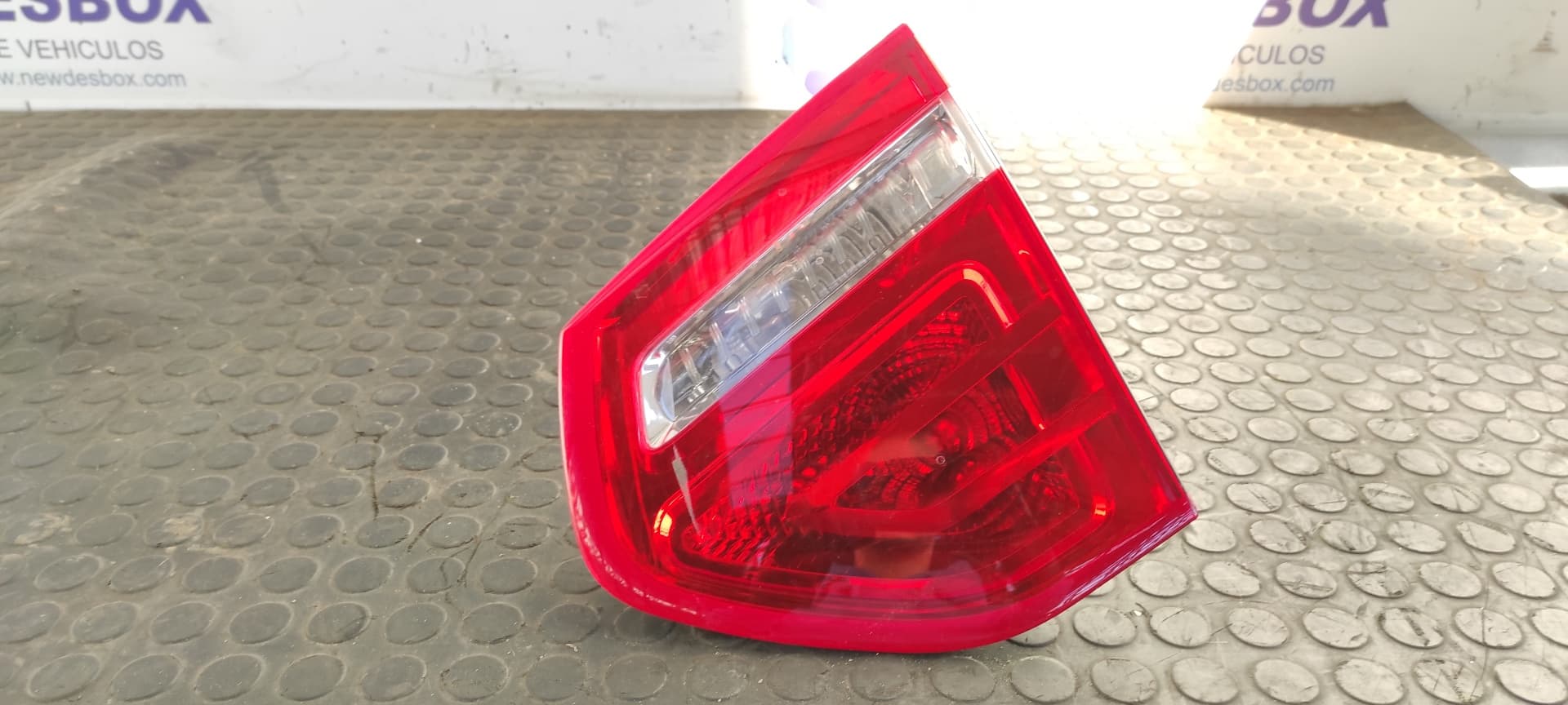 Recambio de PILOTO PORTON DERECHO para CITROEN C4 PICASSO Avatar 5FW referencia OEM IAM 9653547677   - DORADA