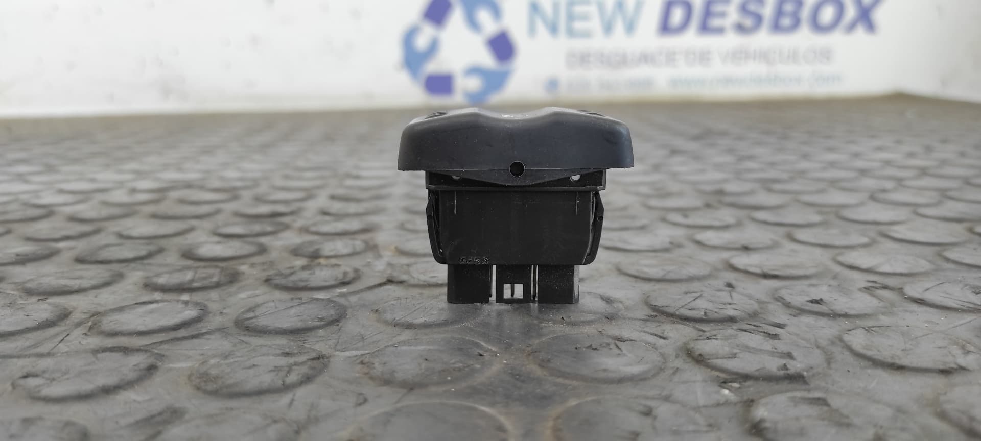 Recambio de MANDO ELEVALUNAS DELANTERO IZQUIERDO para DACIA LOGAN Ambiance K7M F7 referencia OEM IAM 22681   - BLANCO 3