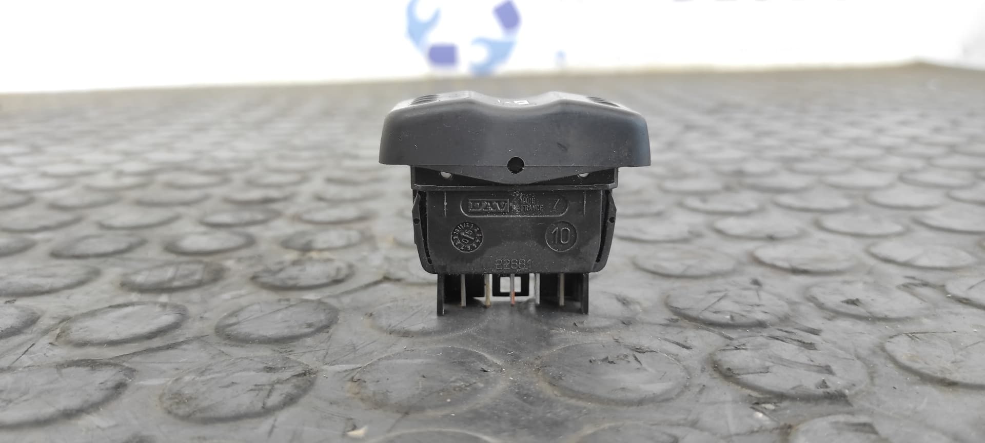 Recambio de MANDO ELEVALUNAS DELANTERO IZQUIERDO para DACIA LOGAN Ambiance K7M F7 referencia OEM IAM 22681   - BLANCO 5