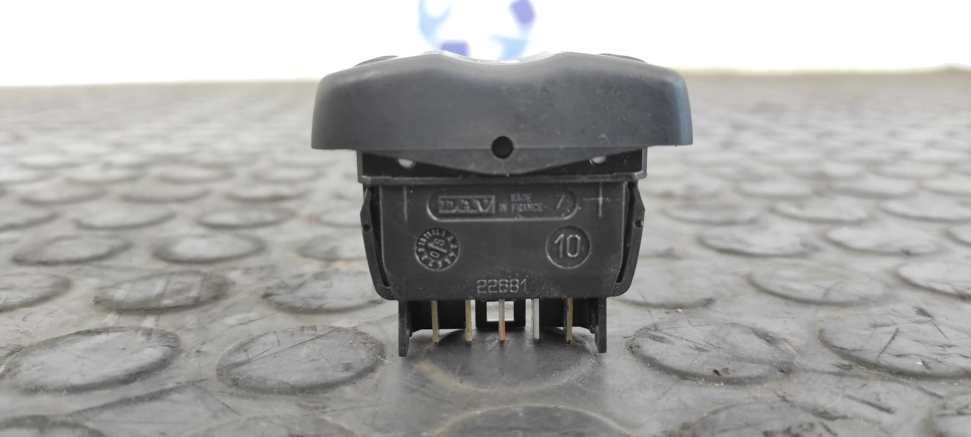 Recambio de MANDO ELEVALUNAS DELANTERO DERECHO para DACIA LOGAN Ambiance K7M F7 referencia OEM IAM 22681   - BLANCO 3