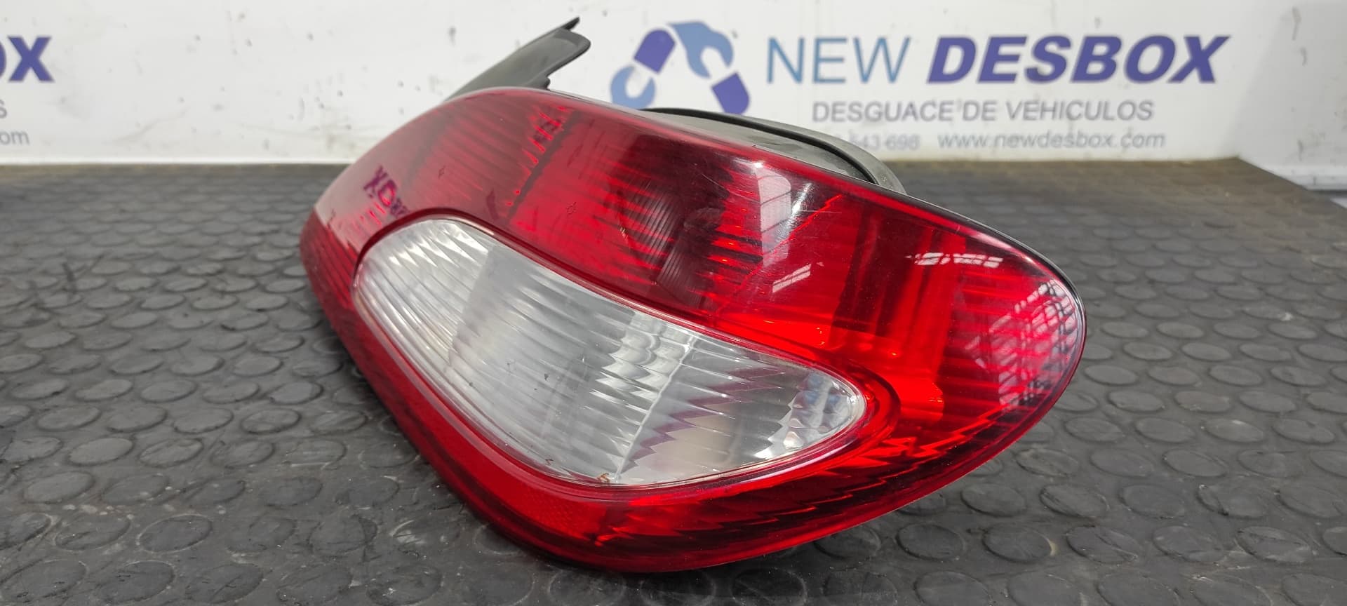 Recambio de PILOTO TRASERO DERECHO para PEUGEOT 406 COUPE (S1/S2) 2.0 RFNEW10J4 referencia OEM IAM 22890222   - BLANCO 2