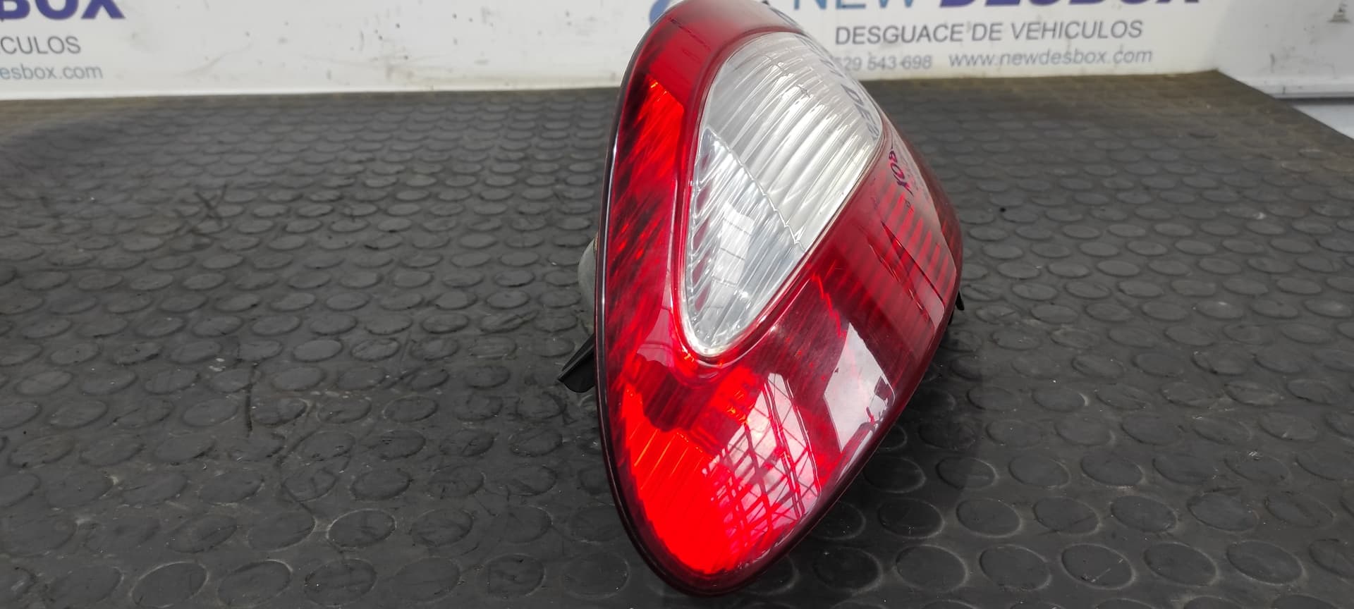 Recambio de PILOTO TRASERO DERECHO para PEUGEOT 406 COUPE (S1/S2) 2.0 RFNEW10J4 referencia OEM IAM 22890222   - BLANCO 3