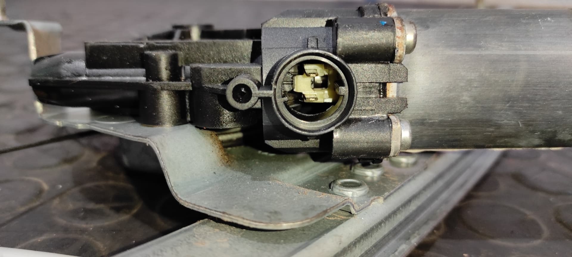 Recambio de ELEVALUNAS DELANTERO DERECHO para DACIA LOGAN K7M F7 referencia OEM IAM 118482   - BLANCO 2