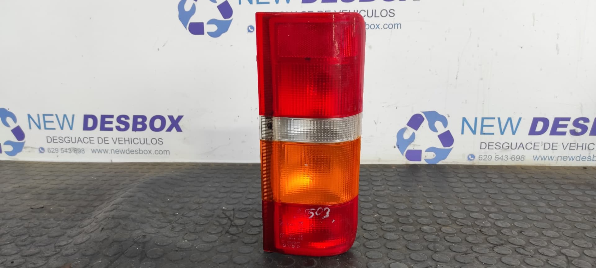 Recambio de PILOTO TRASERO IZQUIERDO para FORD FIESTA BERL./COURIER Surf RTD referencia OEM IAM D36VA   - BLANCO