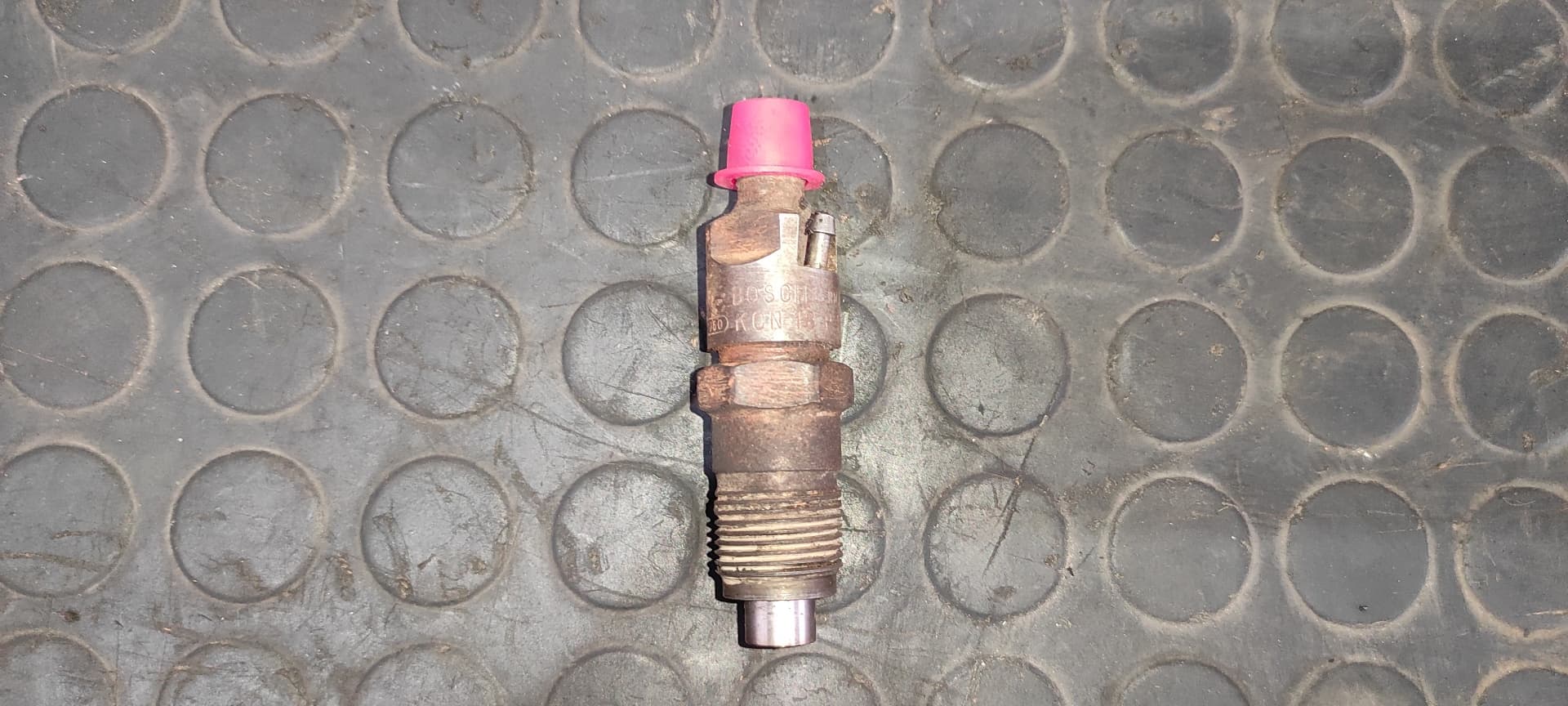 Recambio de INYECTOR para NISSAN SERENA (C23M) 2.3 LX Diesel LD23 referencia OEM IAM KC18P1   - BLANCO