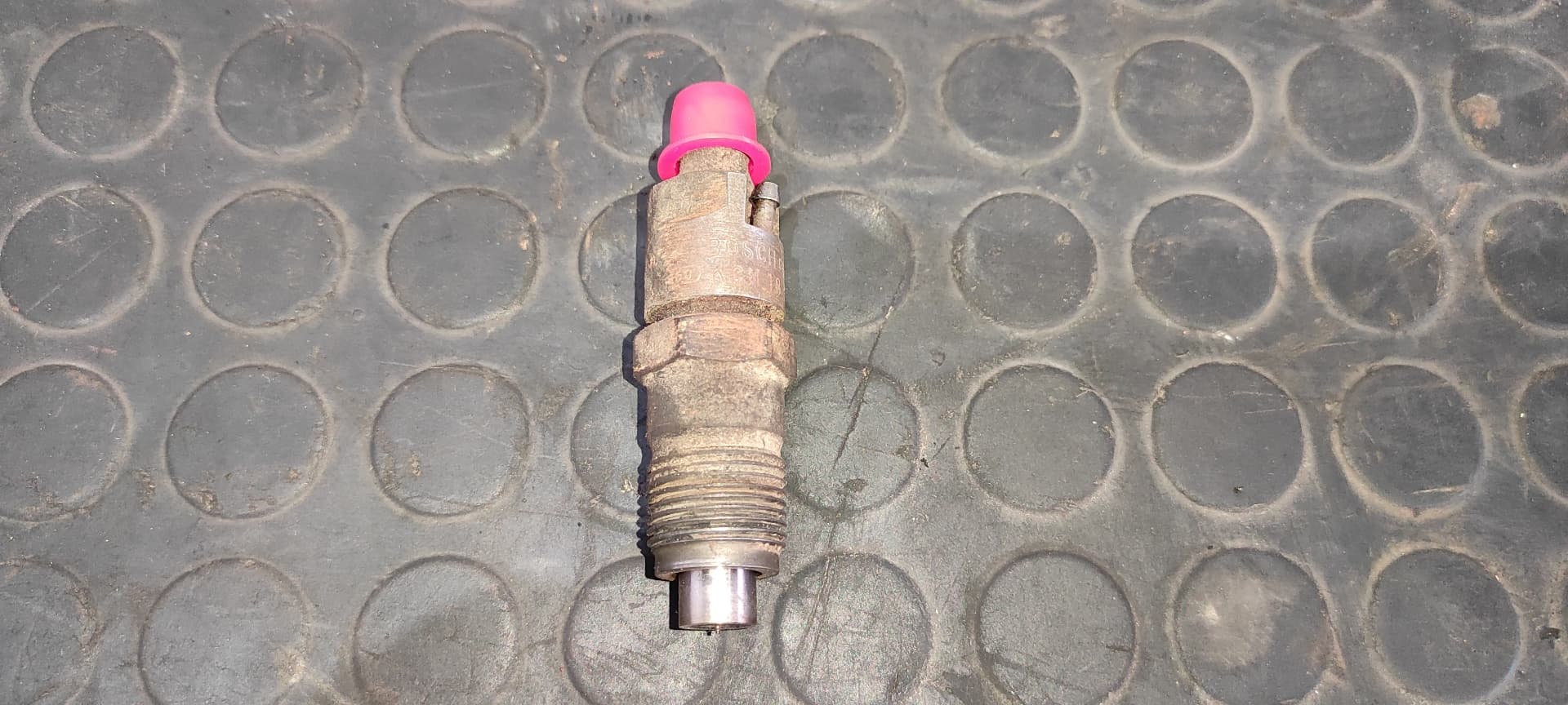 Recambio de INYECTOR para NISSAN SERENA (C23M) 2.3 LX Diesel LD23 referencia OEM IAM KC18P1   - BLANCO
