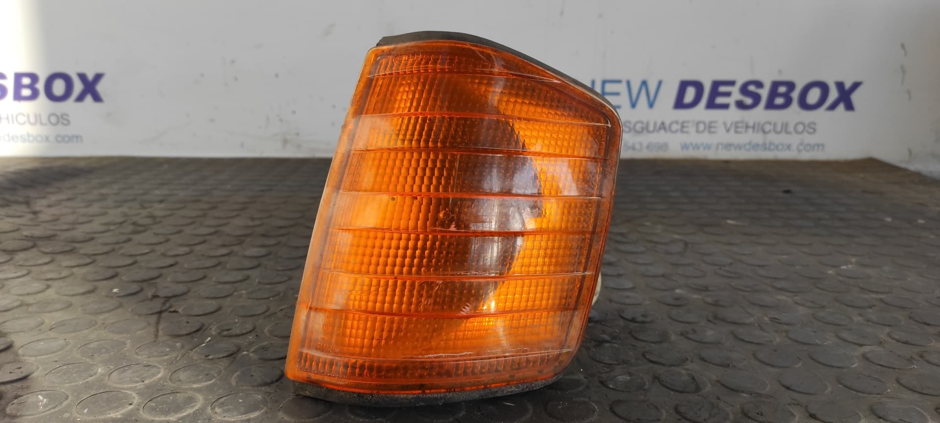 Recambio de PILOTO DELANTERO IZQUIERDO para MERCEDES-BENZ CLASE C (W201) BERLINA E 190 (201.024) M102961 referencia OEM IAM P251   - GRIS