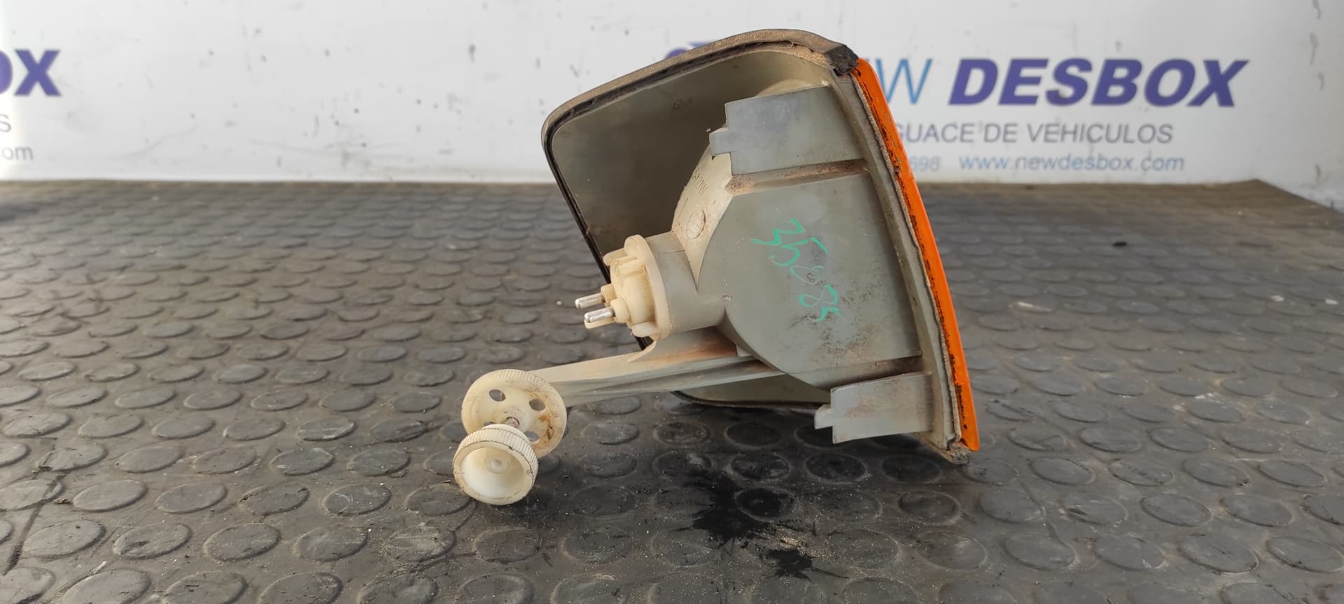 Recambio de PILOTO DELANTERO IZQUIERDO para MERCEDES-BENZ CLASE C (W201) BERLINA E 190 (201.024) M102961 referencia OEM IAM P251   - GRIS 7