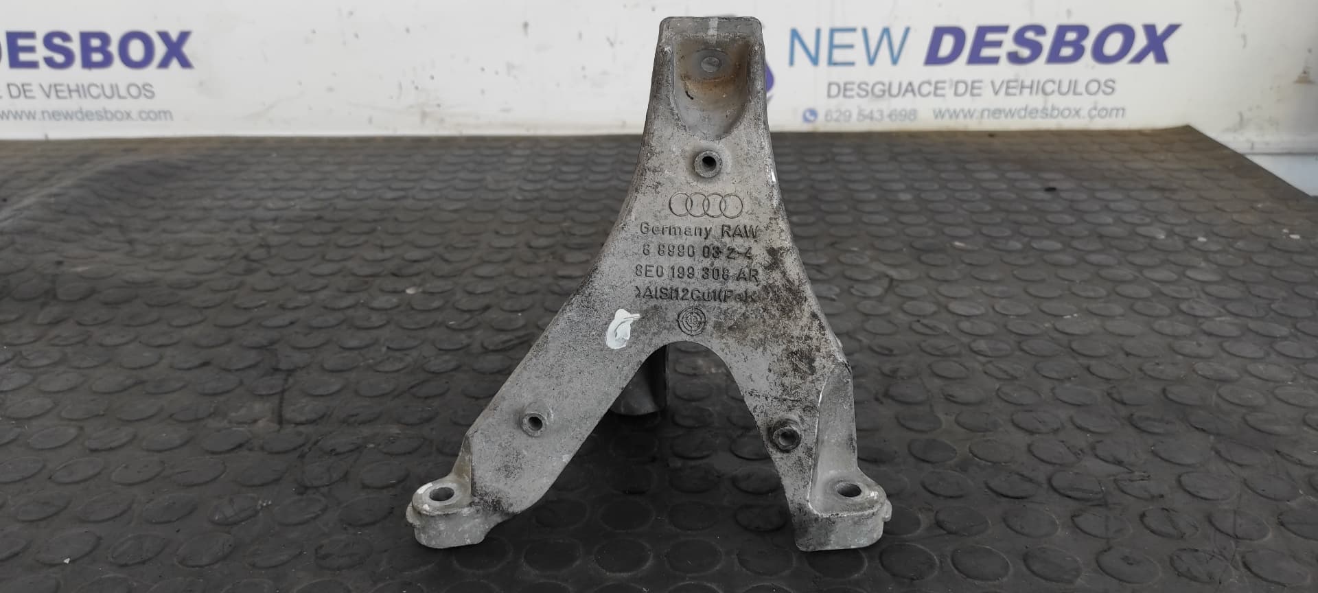 Recambio de SOPORTE MOTOR para SEAT EXEO ST (3R5)(2009>) 2.0 TDI CAGA referencia OEM IAM 8E0199308AR   - NEGRO