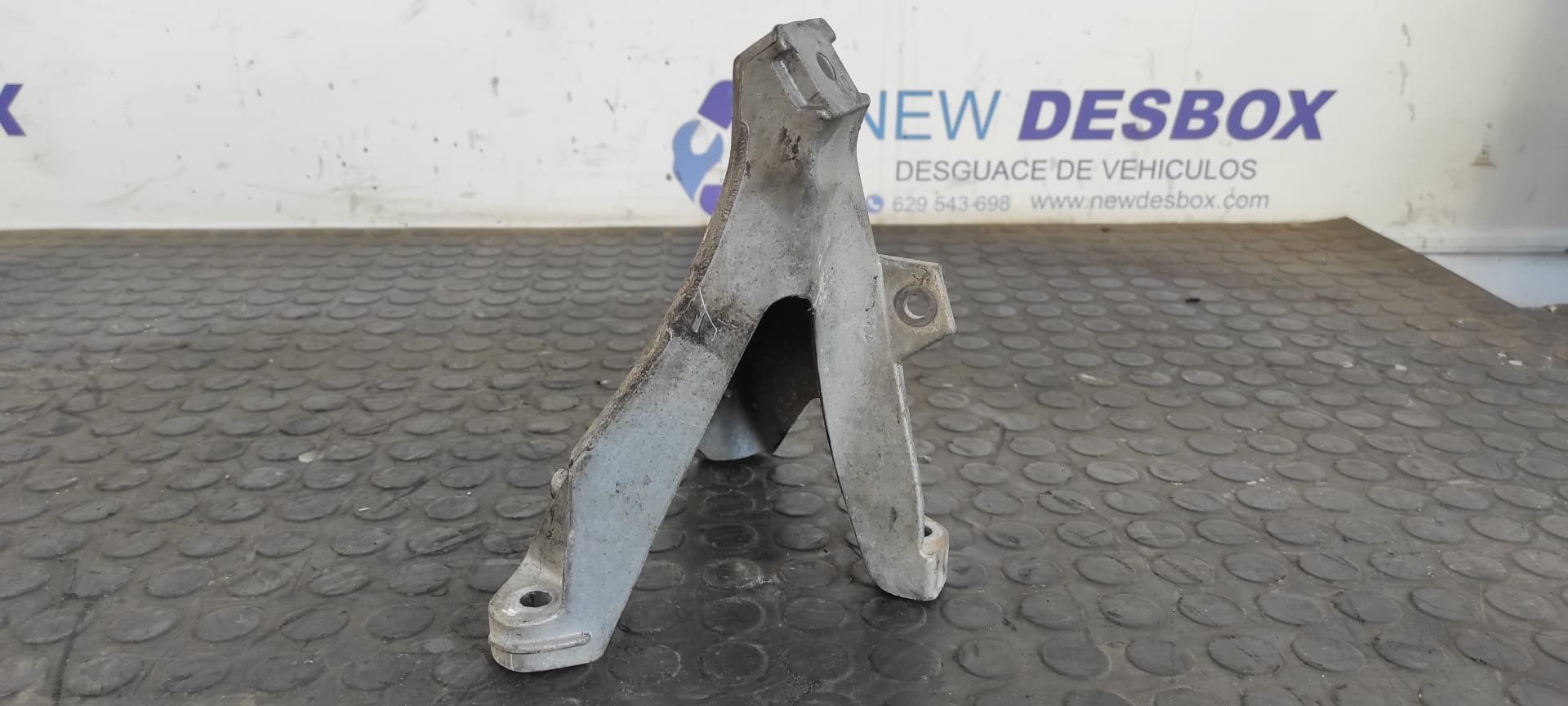 Recambio de SOPORTE MOTOR para SEAT EXEO ST (3R5)(2009>) 2.0 TDI CAGA referencia OEM IAM 8E0199308AR   - NEGRO 3
