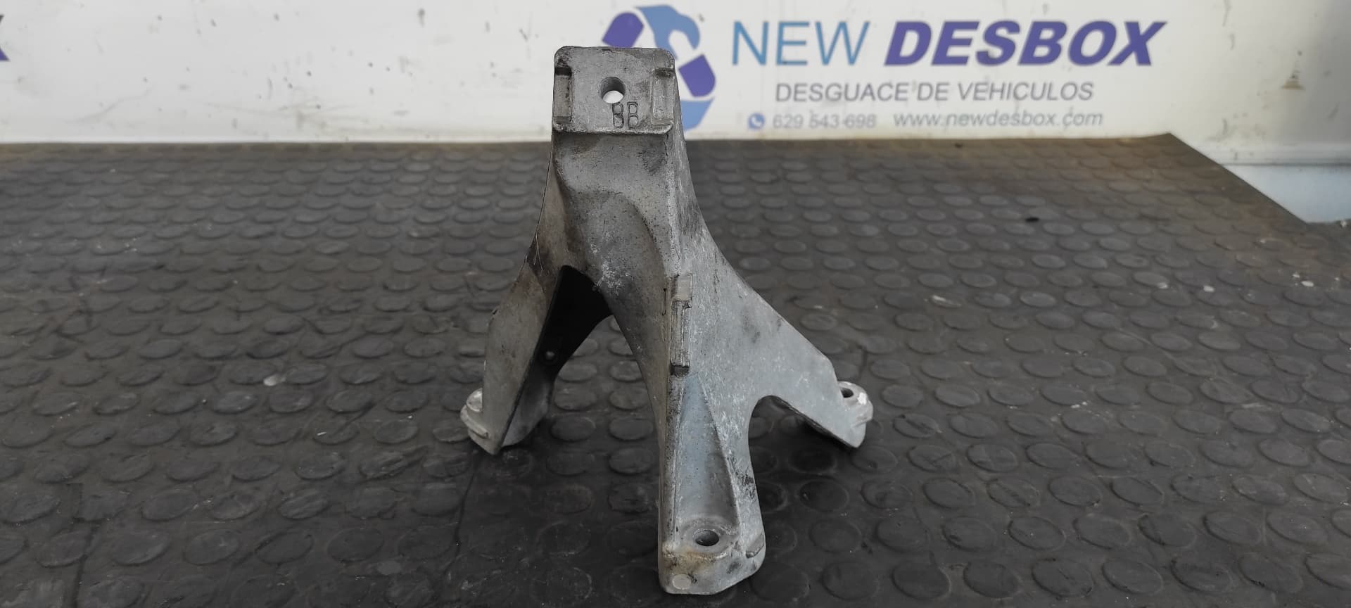 Recambio de SOPORTE MOTOR para SEAT EXEO ST (3R5)(2009>) 2.0 TDI CAGA referencia OEM IAM 8E0199308AR   - NEGRO 5