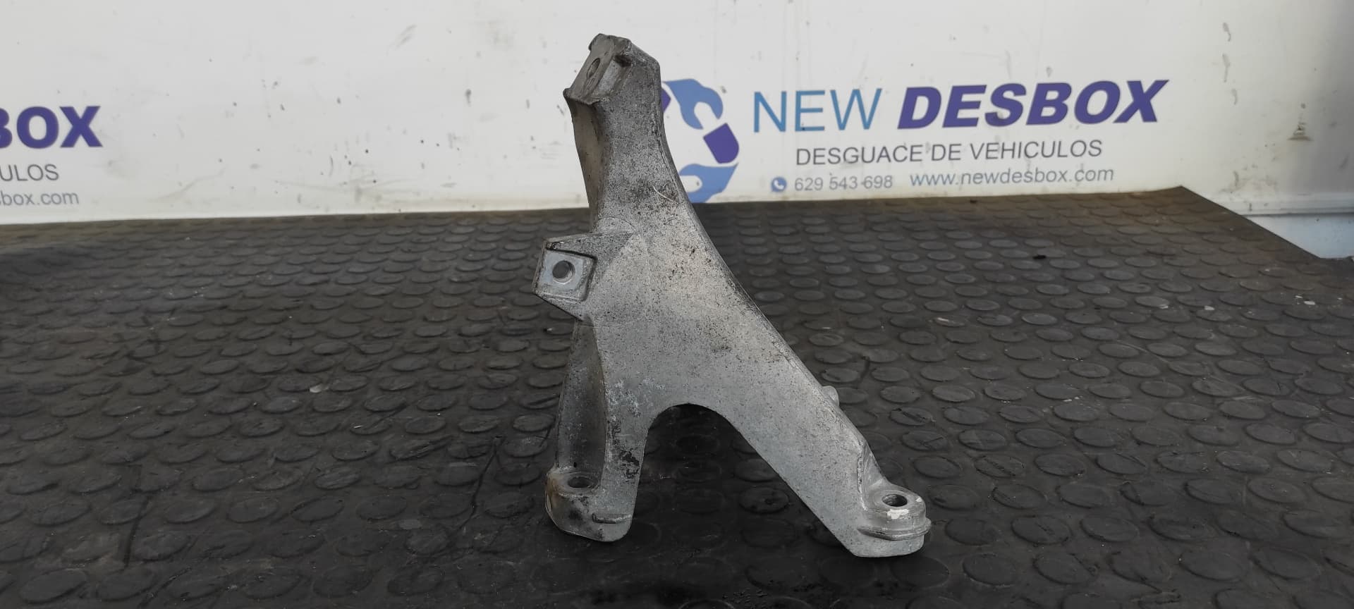 Recambio de SOPORTE MOTOR para SEAT EXEO ST (3R5)(2009>) 2.0 TDI CAGA referencia OEM IAM 8E0199308AR   - NEGRO 6