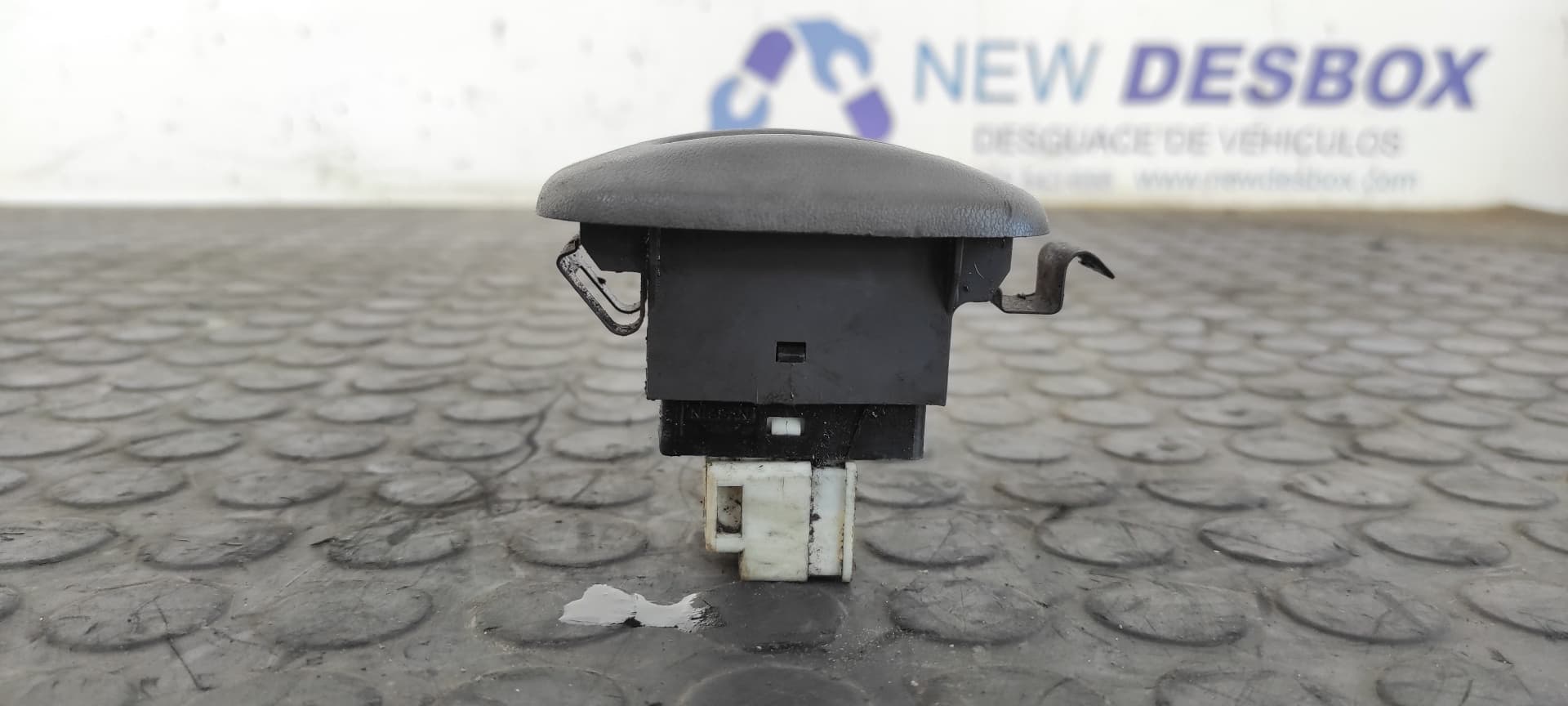 Recambio de MANDO ELEVALUNAS TRASERO DERECHO para NISSAN PICK-UP (D22) TD Doble Cabina Navara YD25DDTI referencia OEM IAM 8296029700   - GRIS PLATA 6