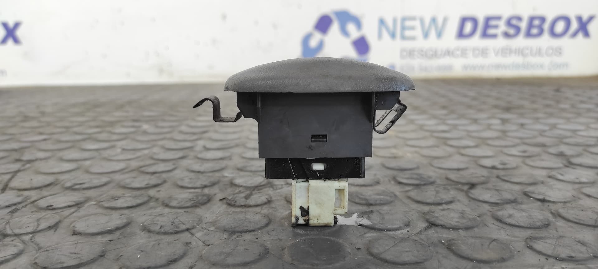Recambio de MANDO ELEVALUNAS TRASERO DERECHO para NISSAN PICK-UP (D22) TD Doble Cabina Navara YD25DDTI referencia OEM IAM 8296029700   - GRIS PLATA 3