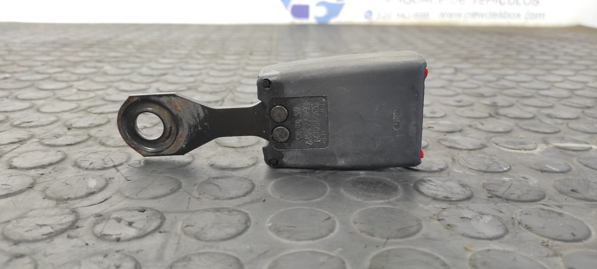 Recambio de ENGANCHE CINTURON TRASERO IZQUIERDO para CITROEN C2 1.1 referencia OEM IAM 9640832577 2