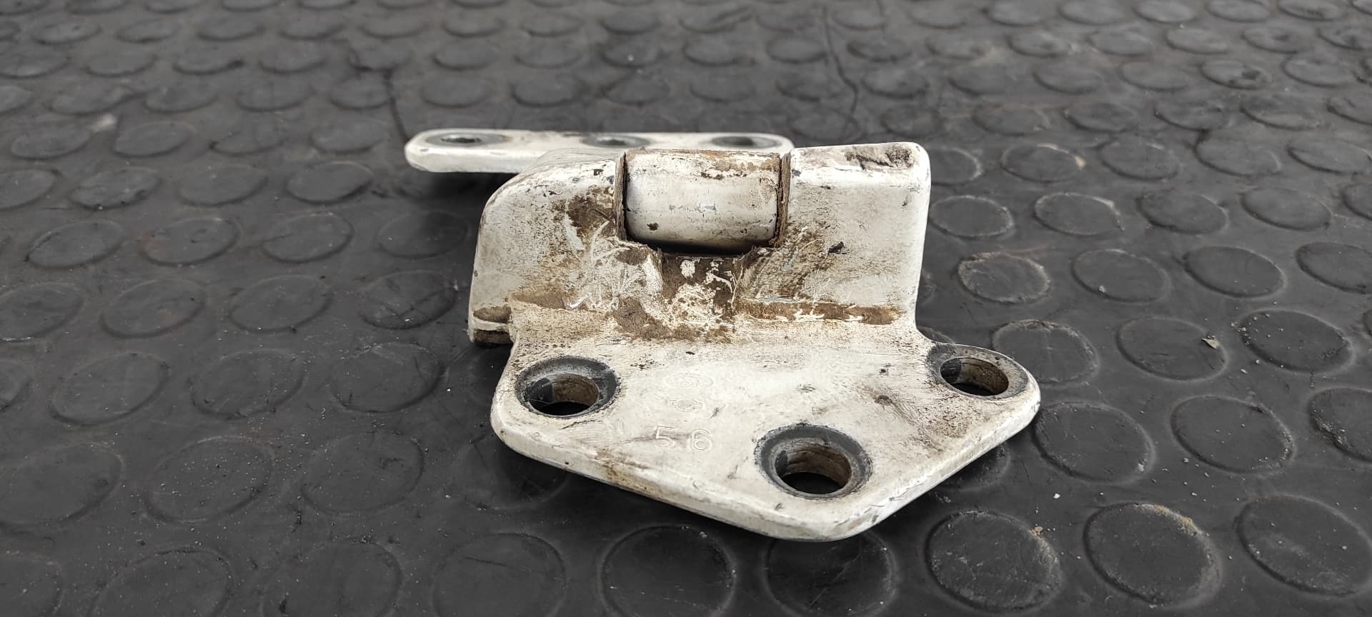 Recambio de BISAGRAS PUERTA TRASERA DERECHA para NISSAN SERENA (C23M) referencia OEM IAM 4